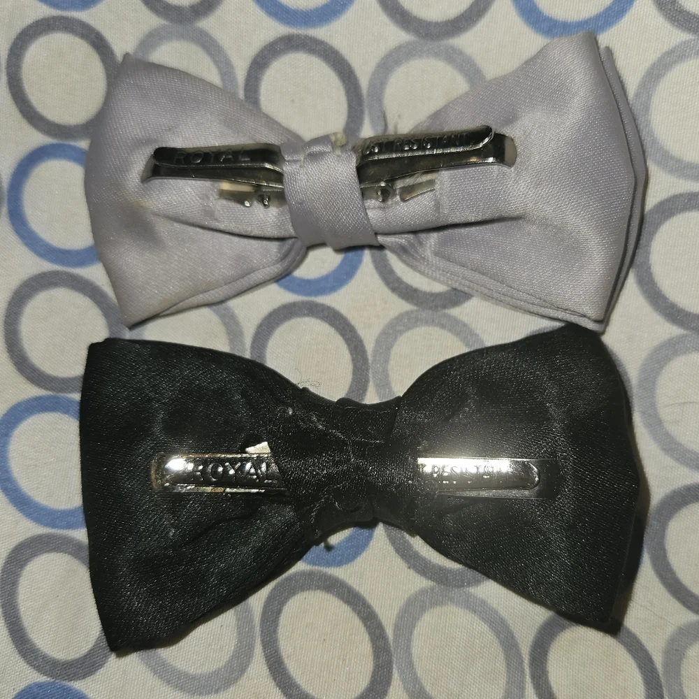 2 bow ties
